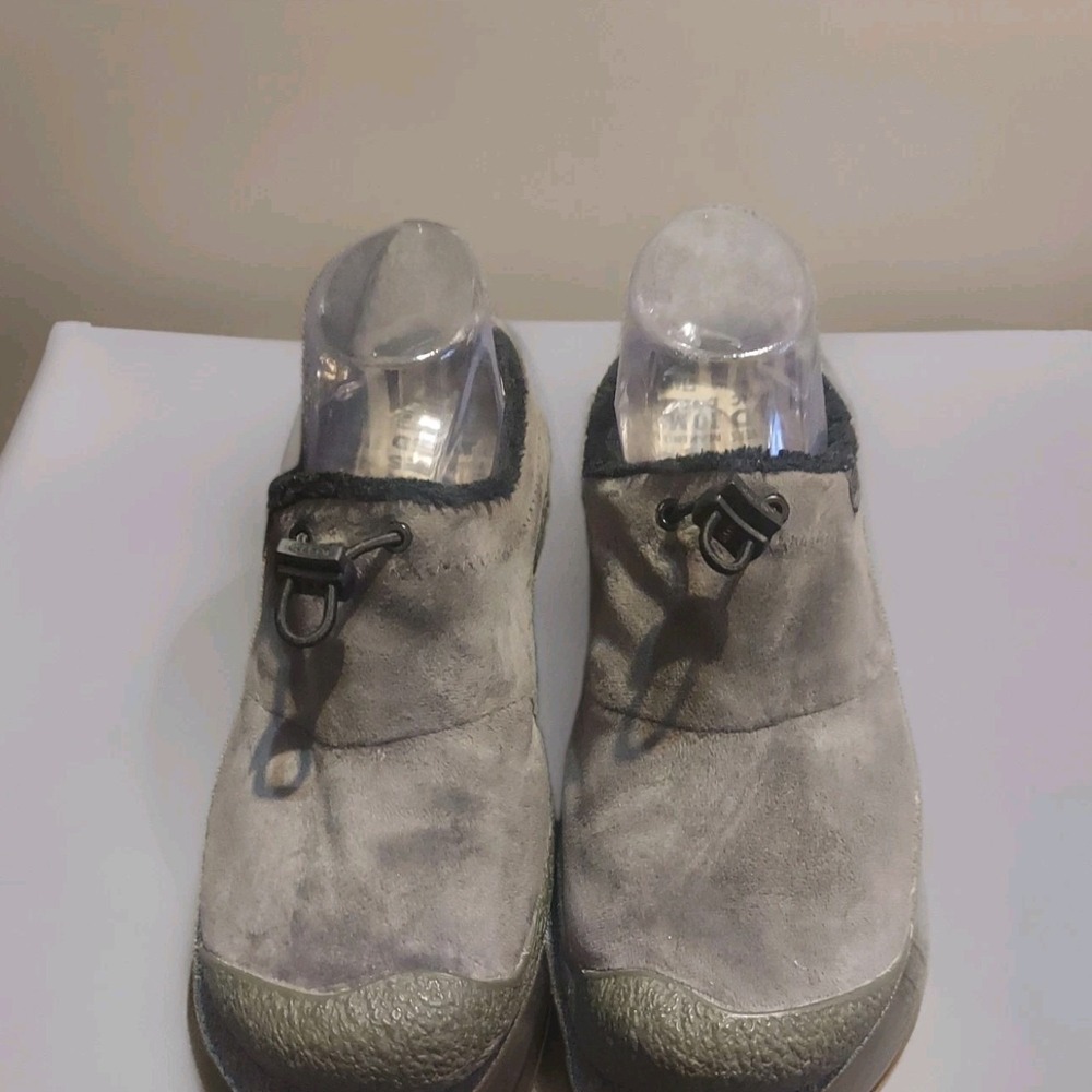 Keen Slippers Womans 9.5 Howser III Slip On Gray Closed Toe Suede Boho Nature